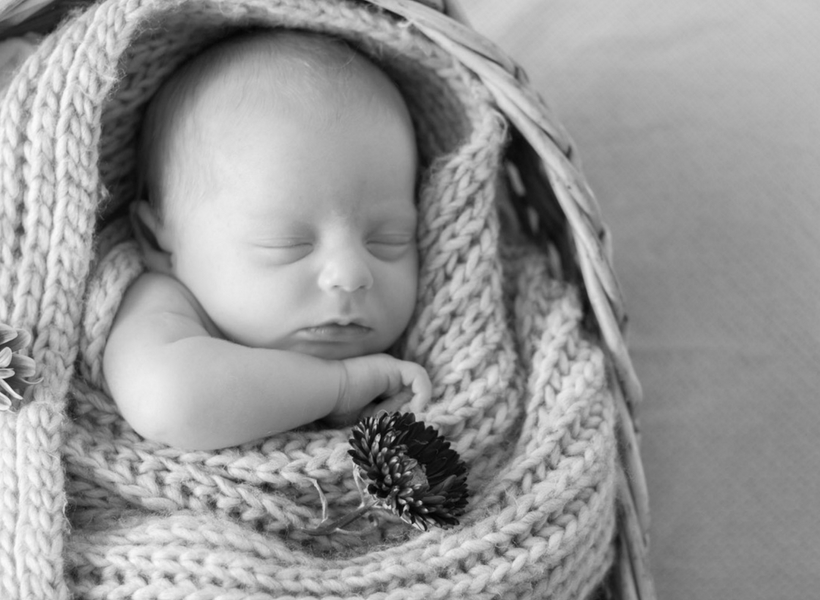 Reasons working parents should hire professional photographers. Time is precious and fleeting, especially as working parents. Document this precious time!